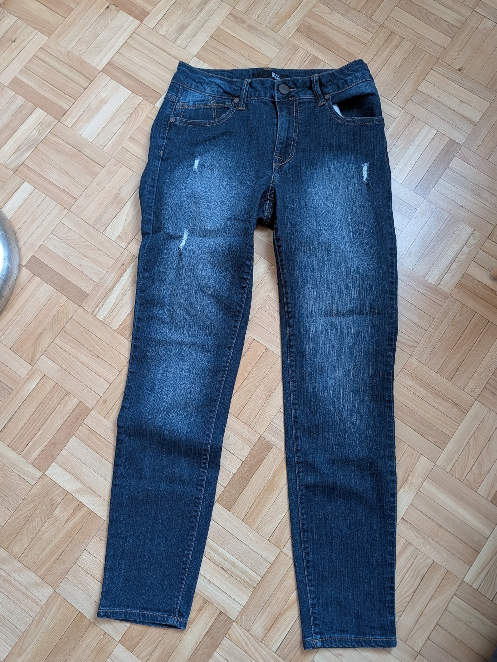 1822 Denim Women's Dark Blue Skinny Jeans with Subtle Distressing